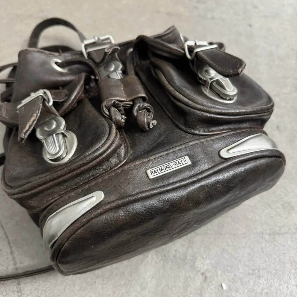 Vintage Leather Backpack - Picture 5 of 9